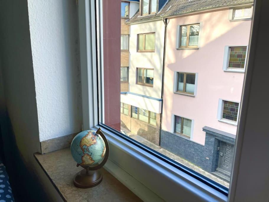 - Chilliges Zimmer In Dusseldorf Mit Balkon & Kuche; Big Tv And Bed - Eksteriør billede